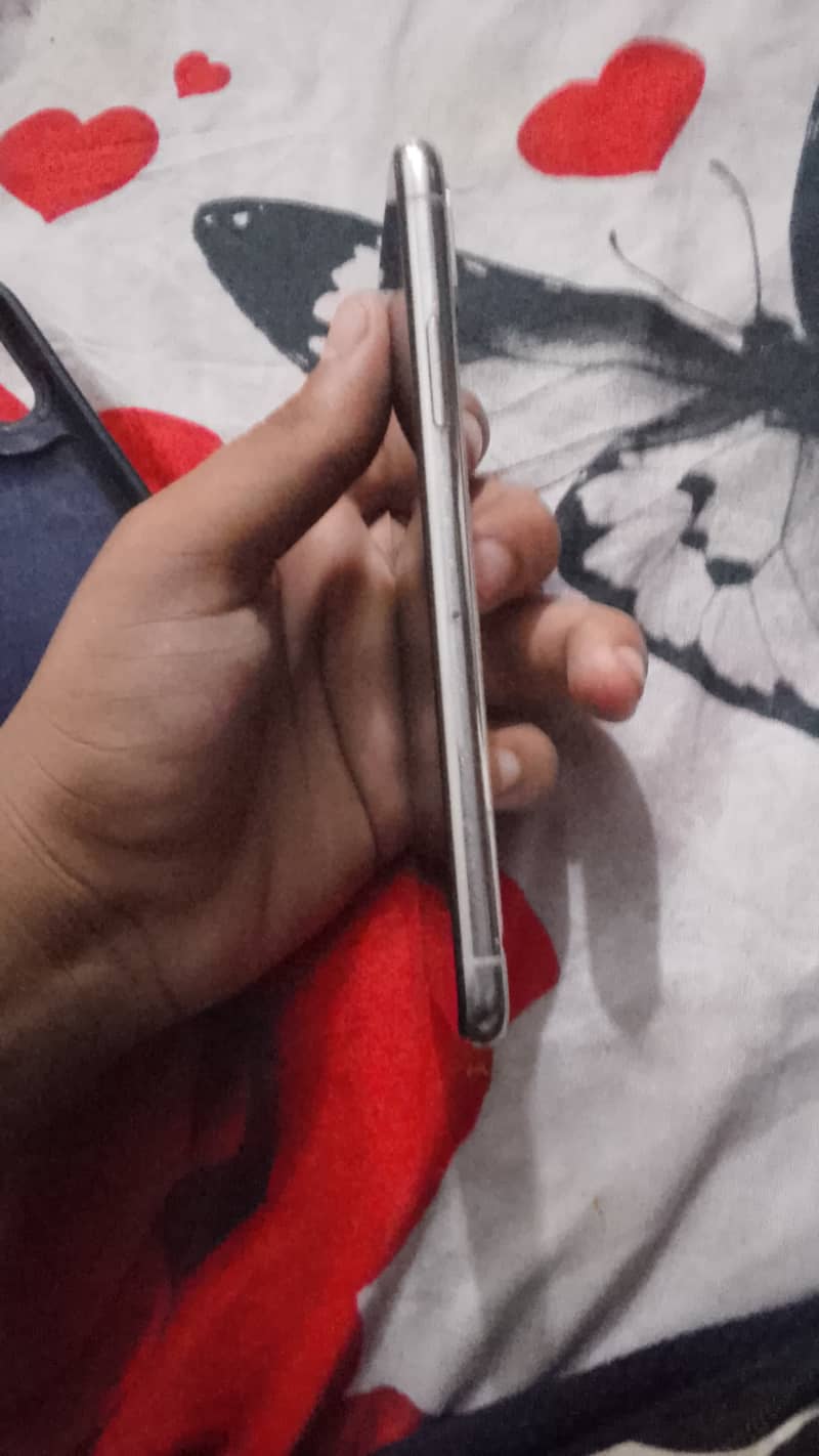 Apple iPhone X 4