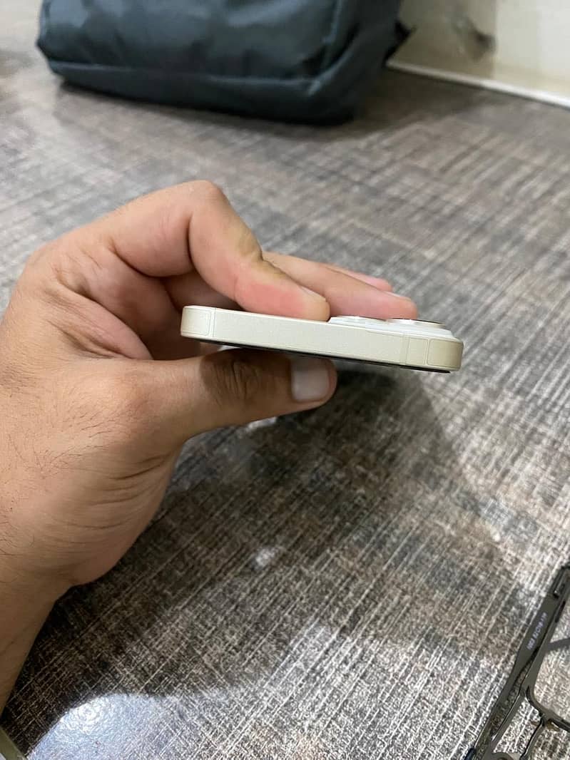 Apple iPhone 14 3