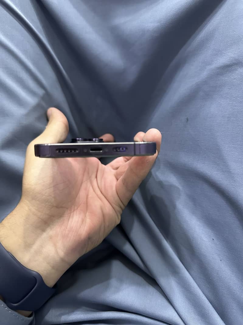 iPhone 14 Pro Max 0