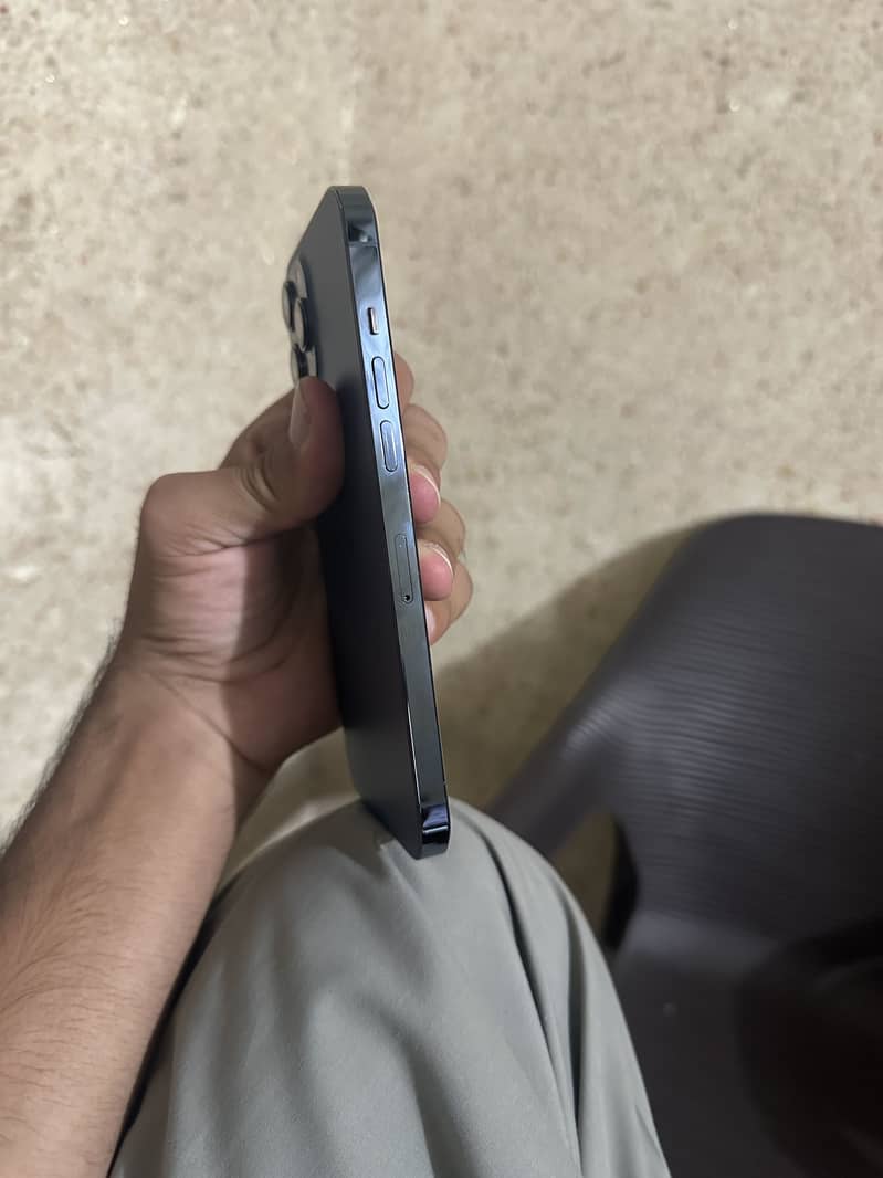 iPhone 12 pro max 3