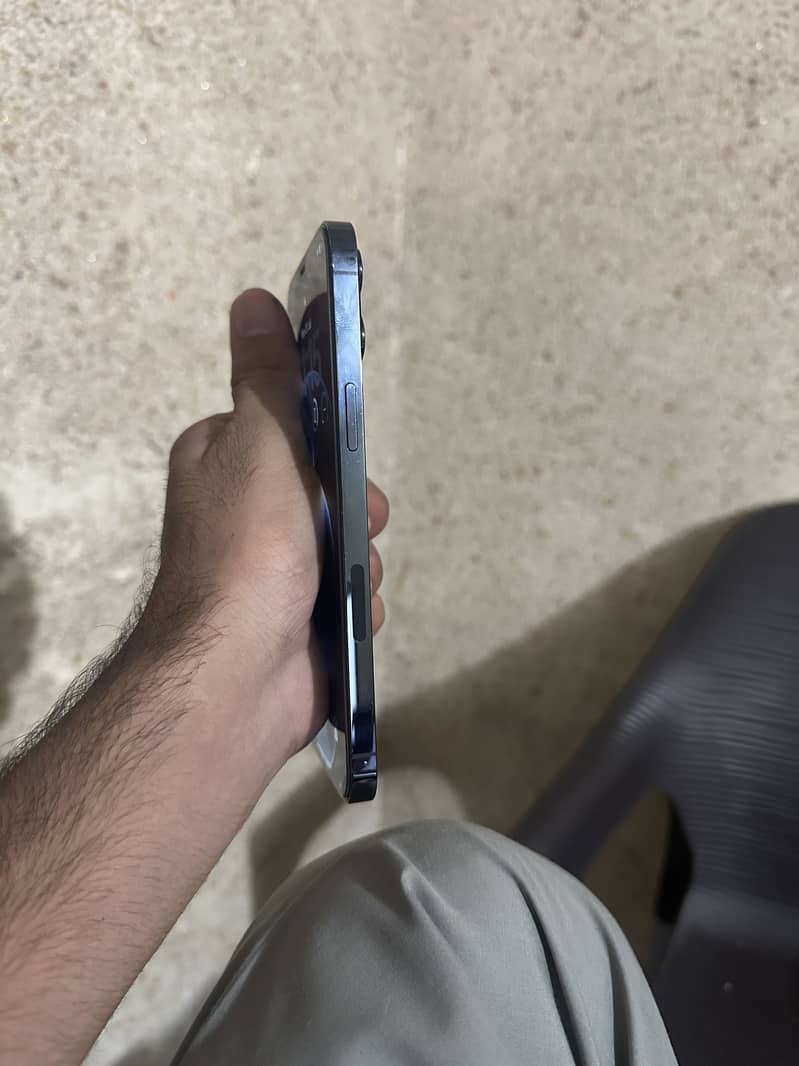 iPhone 12 pro max 4