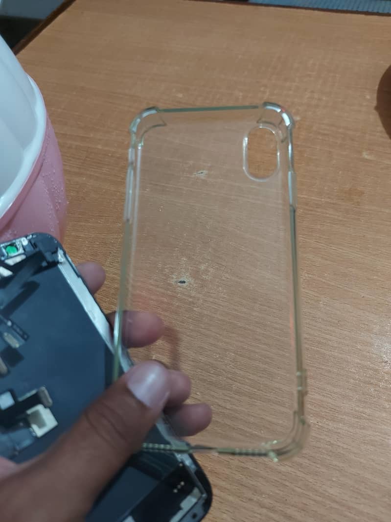 Apple iPhone X 4