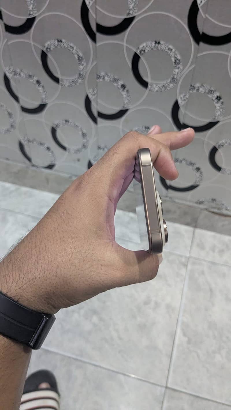 Apple iPhone 16 Pro 5