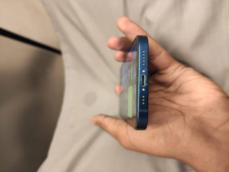 Apple iPhone 12 4
