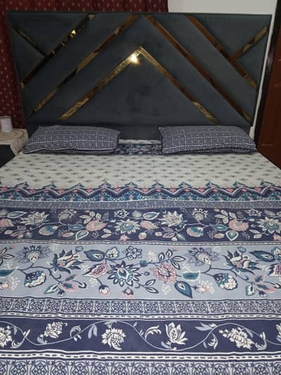 bed set with 2 side table in good condtion dressing table also availbl