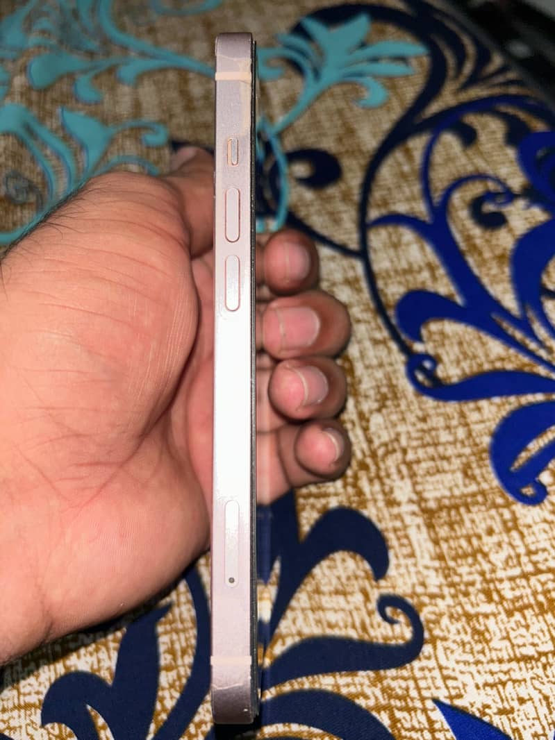 Apple iPhone 13 4