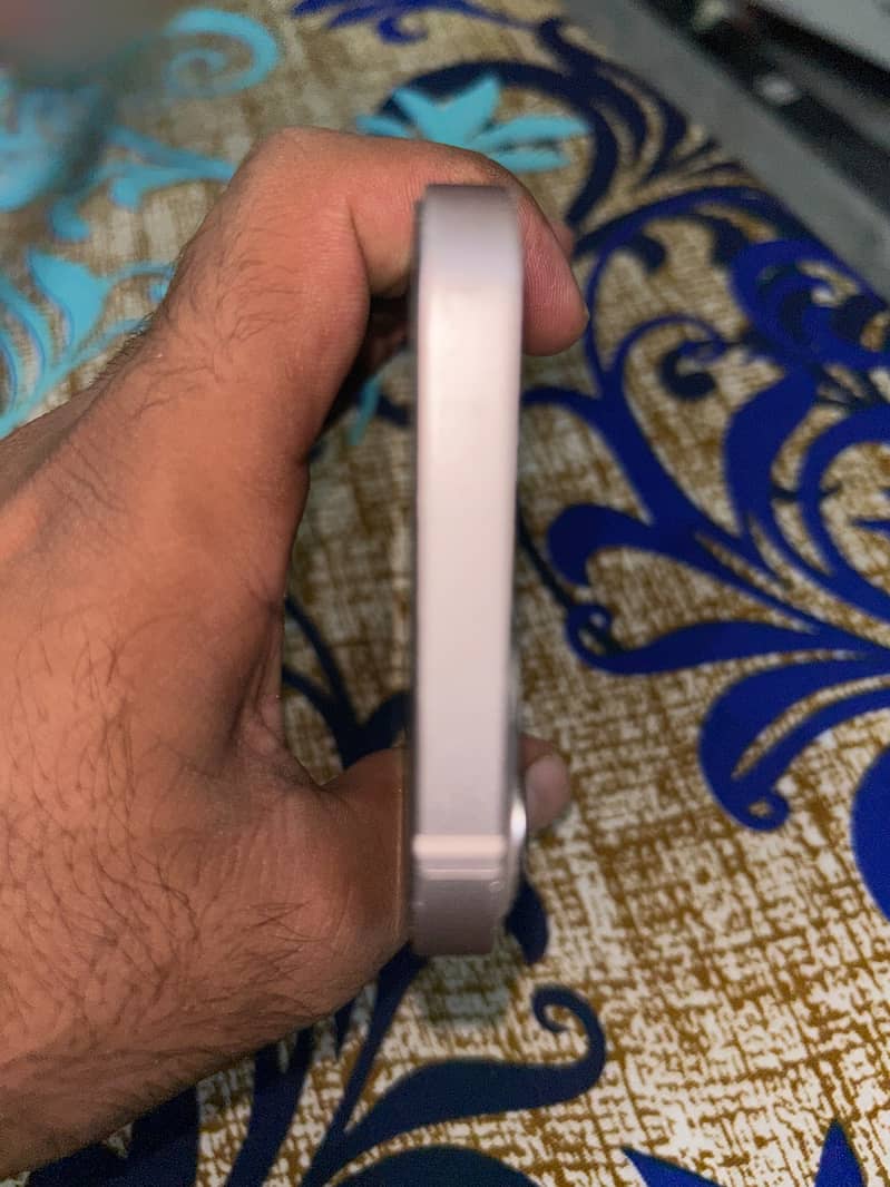 Apple iPhone 13 5