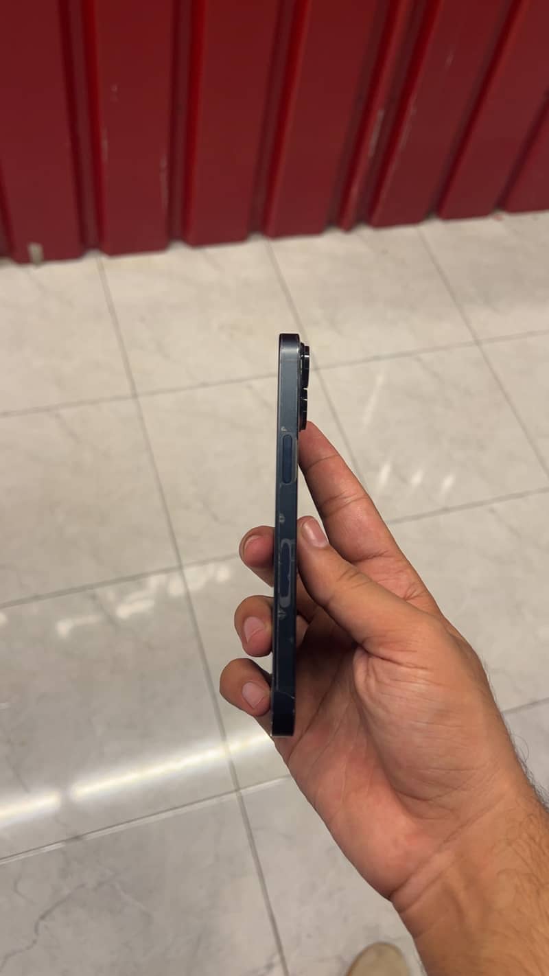 Iphone 14, 1