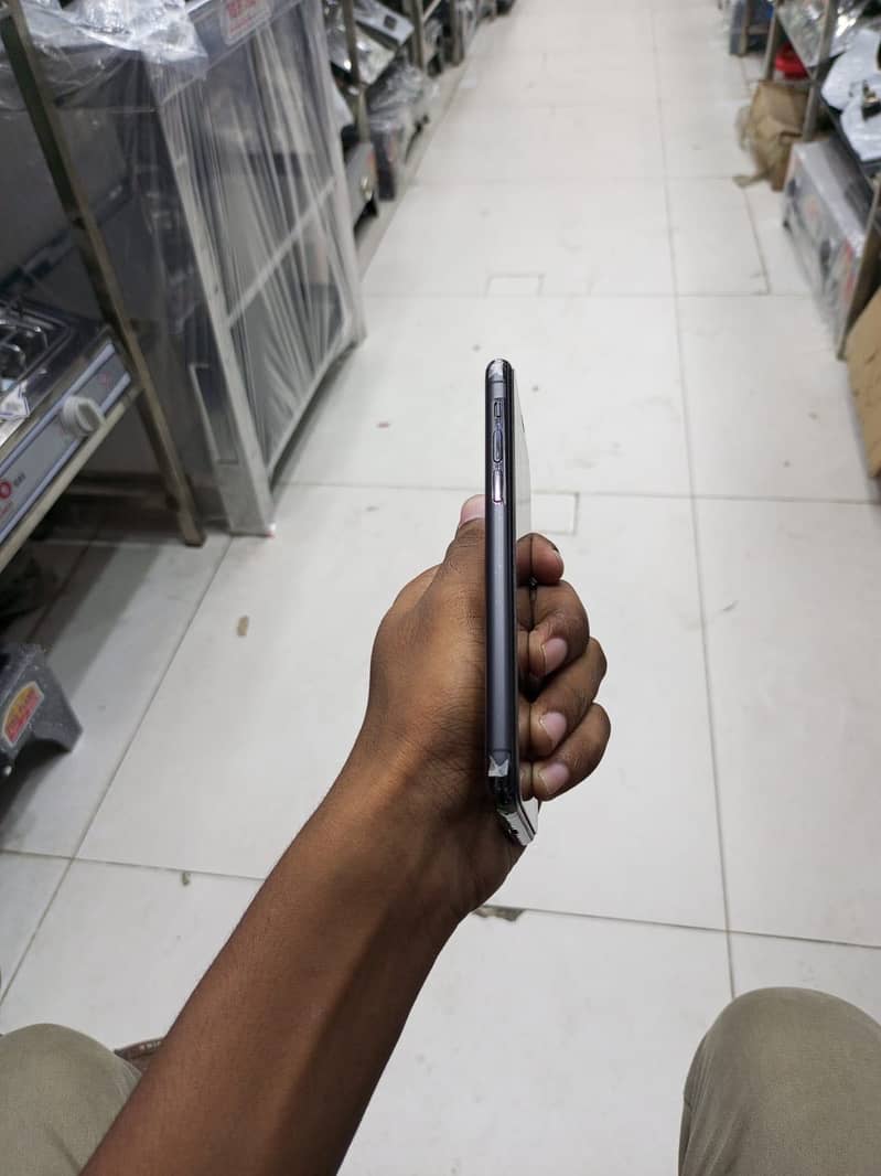 Apple iPhone 11 Pro 6