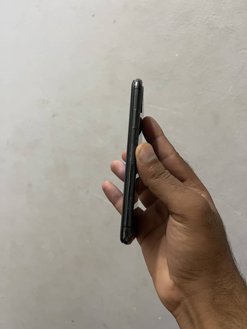 Apple iPhone X 4