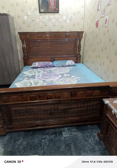 BED WITH SIDE TABLES AND DRESSING
