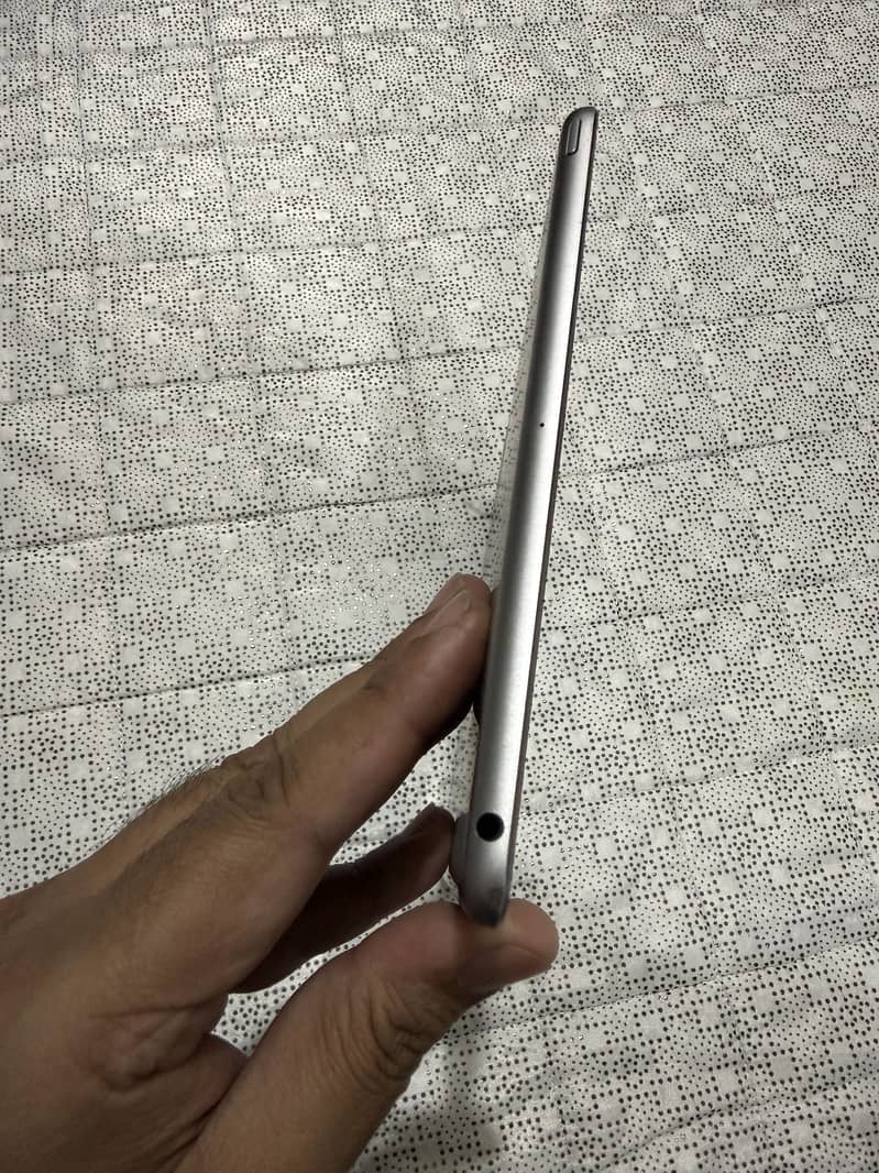 Ipad 5th Generation 32Gb 8
