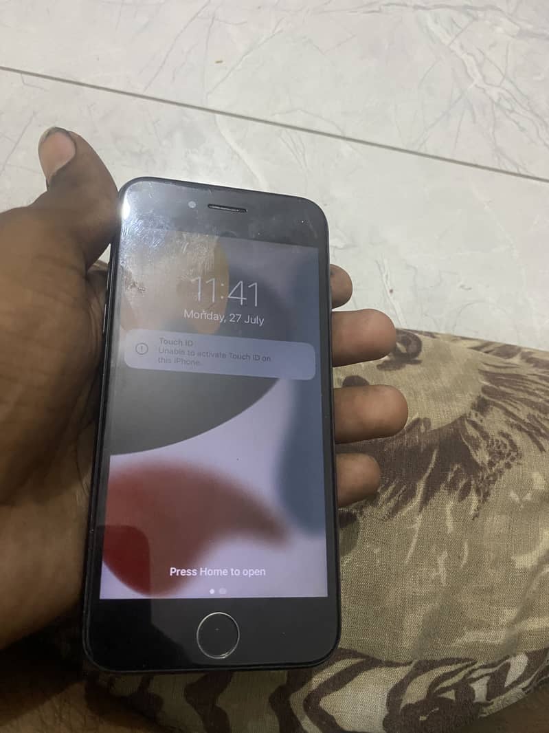 Apple iPhone 7 0