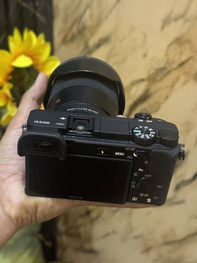 Sony 6400 Mirrorless Camera with 16mm 1.4 sigma lens
