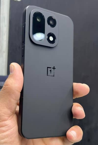 OnePlus 15 12GB / 256GB – European Version – Like New