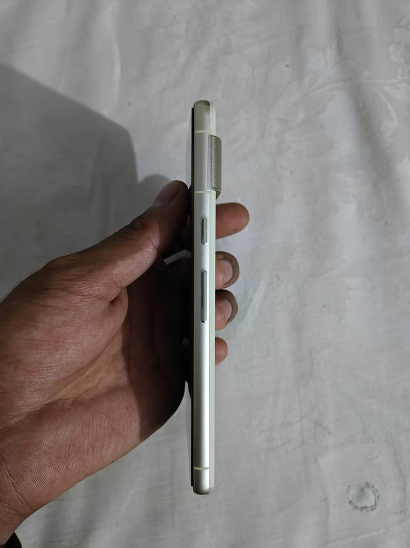 Google Pixel 7 4