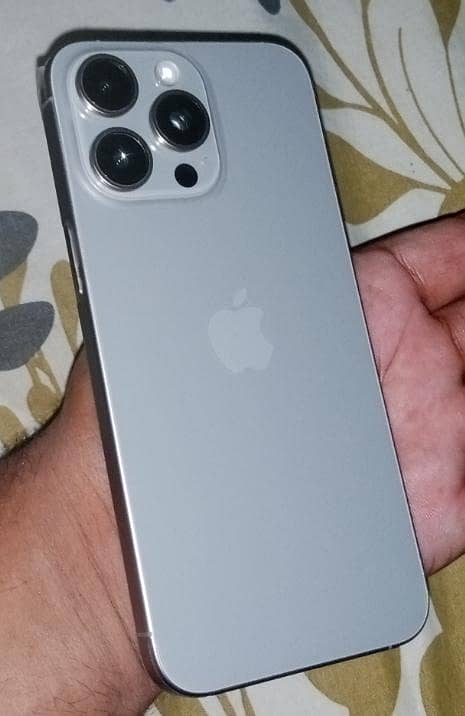 Apple iPhone 15 Pro Max 0