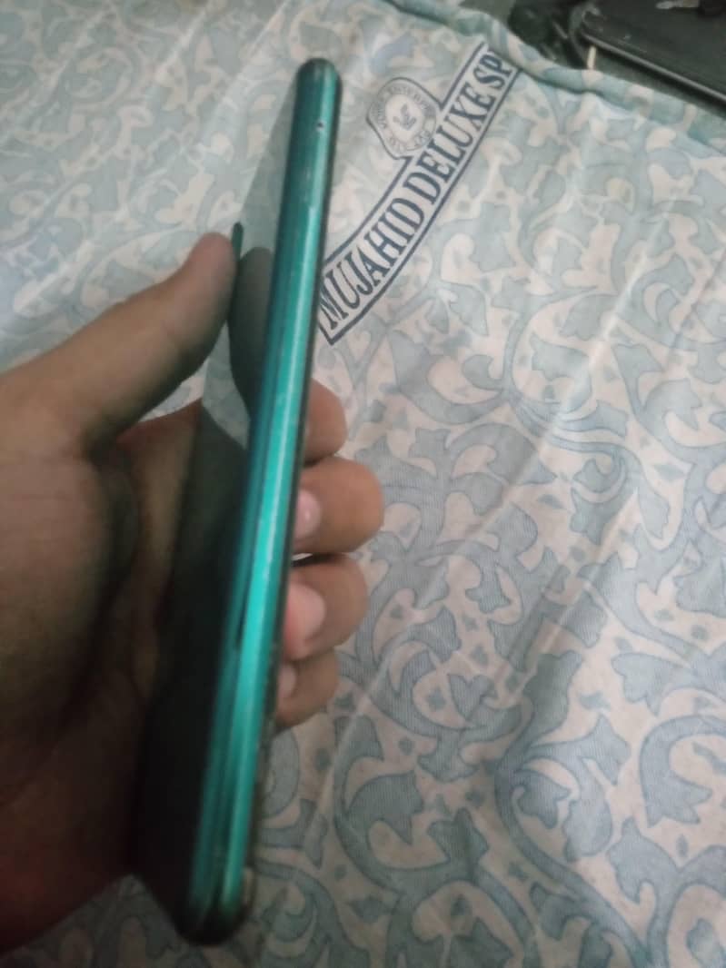 Sharp Aquos R3 2