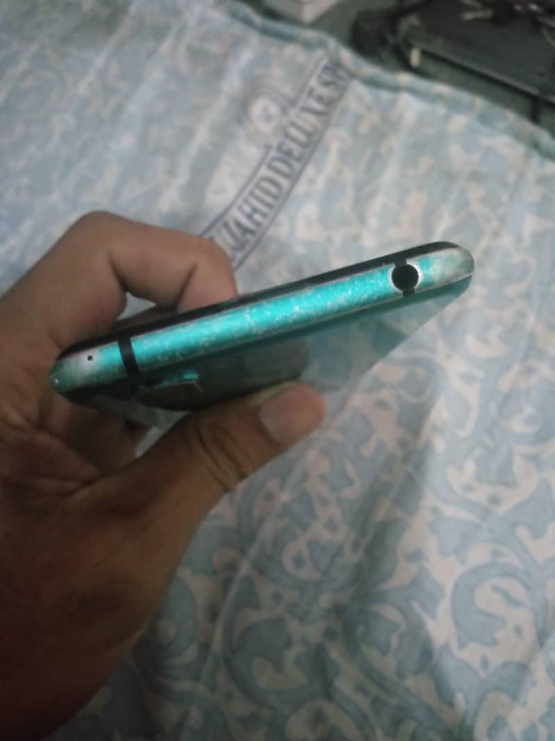 Sharp Aquos R3 3