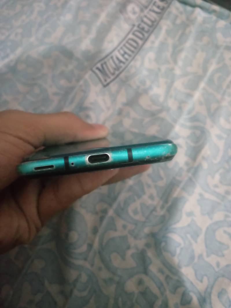 Sharp Aquos R3 4
