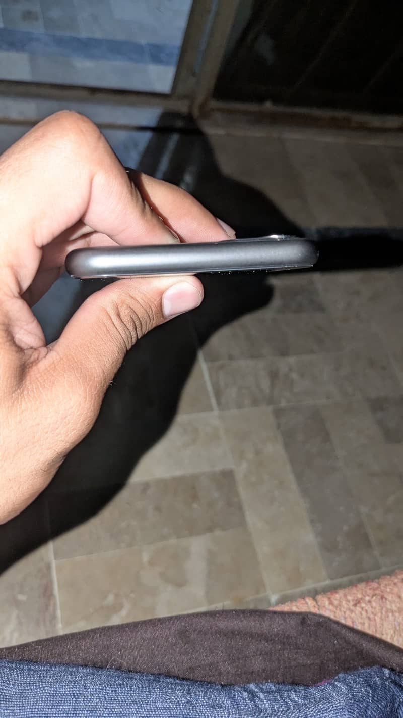 IPHONE 11 5