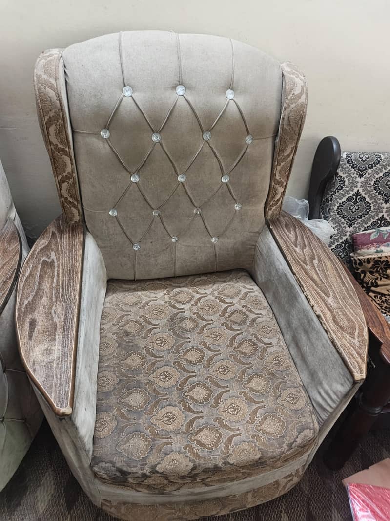 Single seat 2 sofas 1