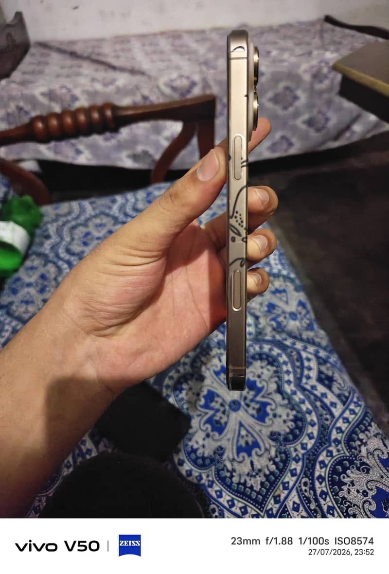 Apple iPhone 16 Pro Max 1