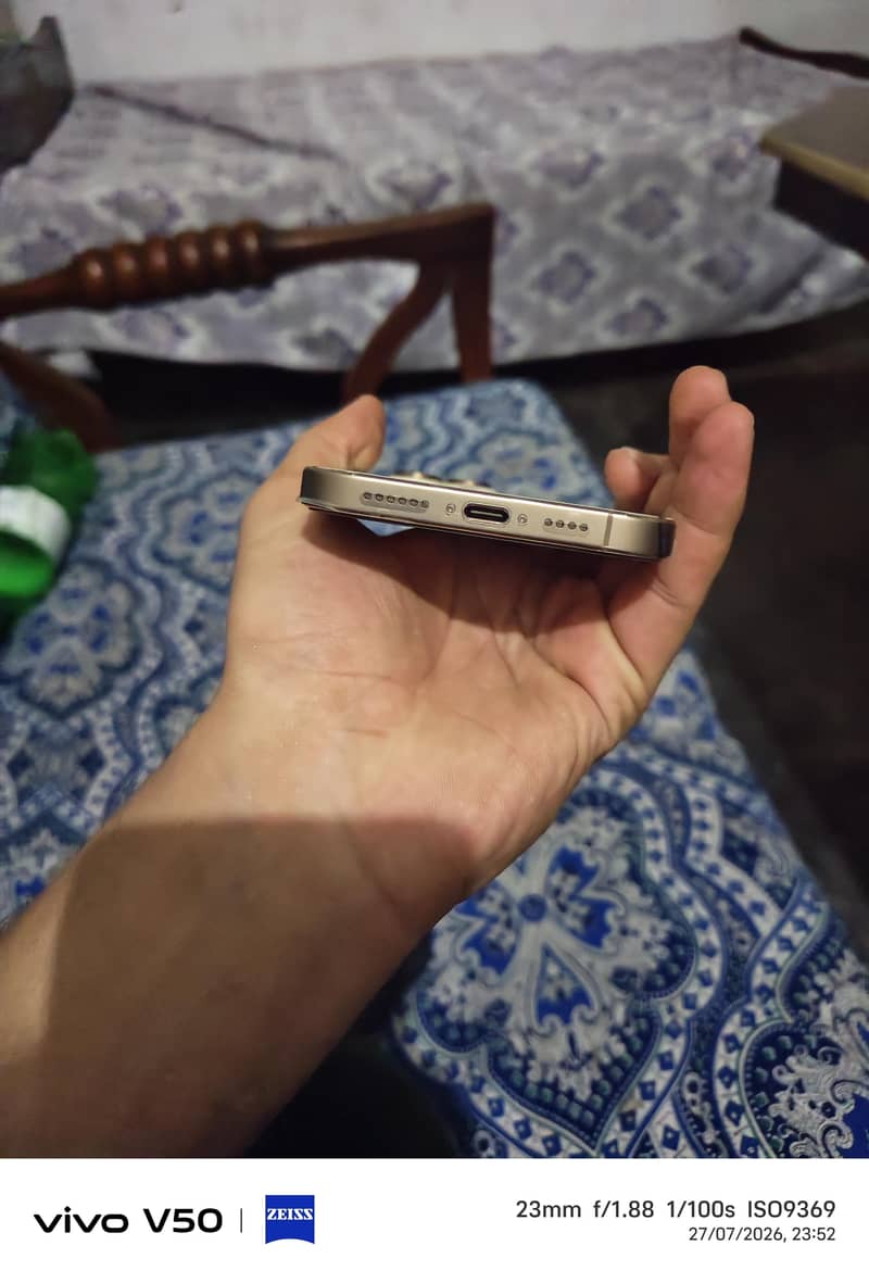 Apple iPhone 16 Pro Max 2
