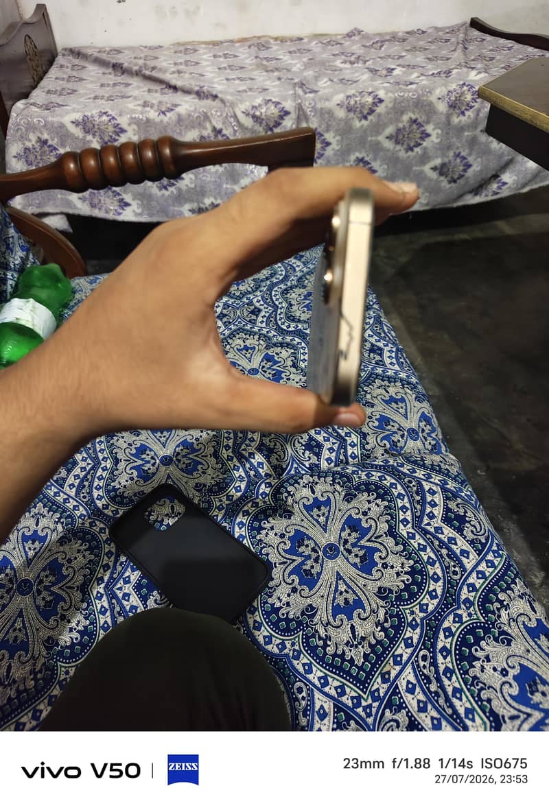 Apple iPhone 16 Pro Max 4
