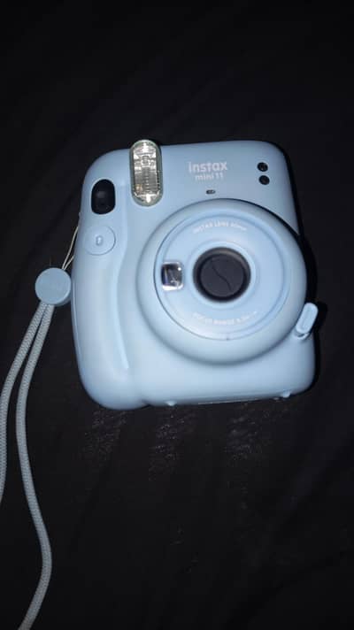 Fujifilm instax mini 11, barely used almost new