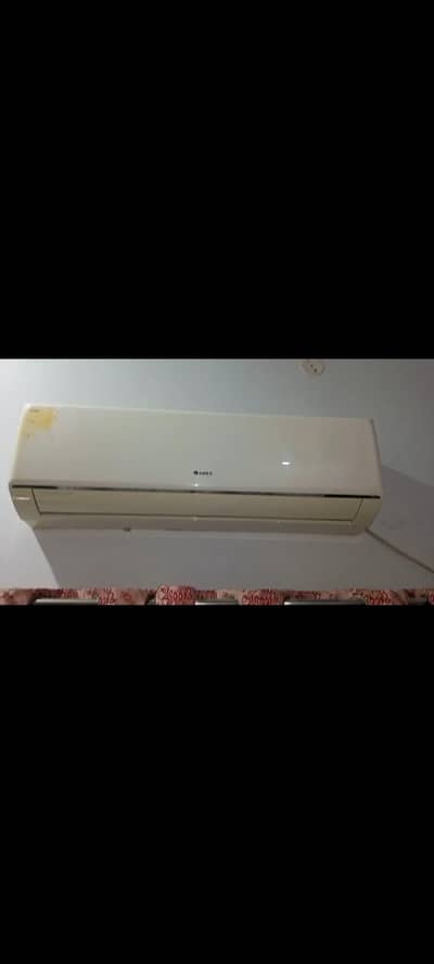1.5 ton gree ac excellent working in home on solar plates