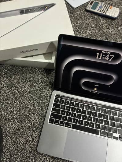 Macbook pro 2020 1TB Intel i5 16gb ddr4 1.5gb dedicated graphics