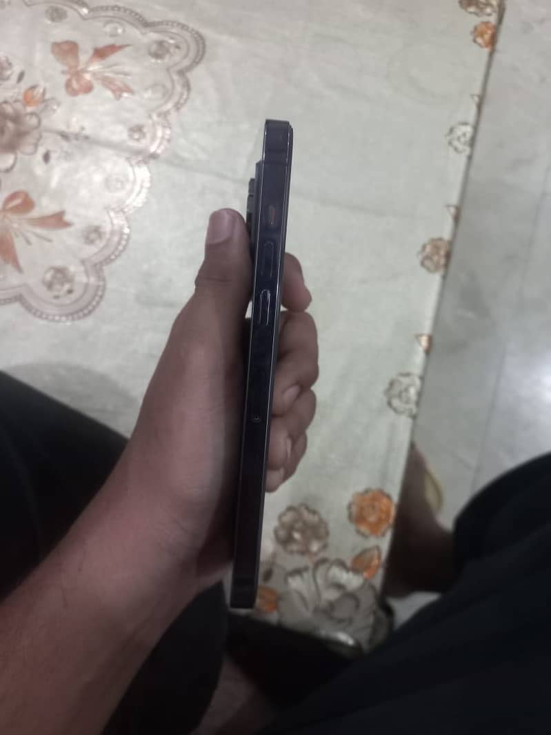 iPhone 14 Pro Max 2