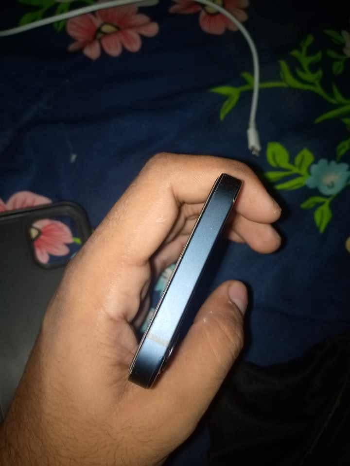 Apple iPhone 12 4