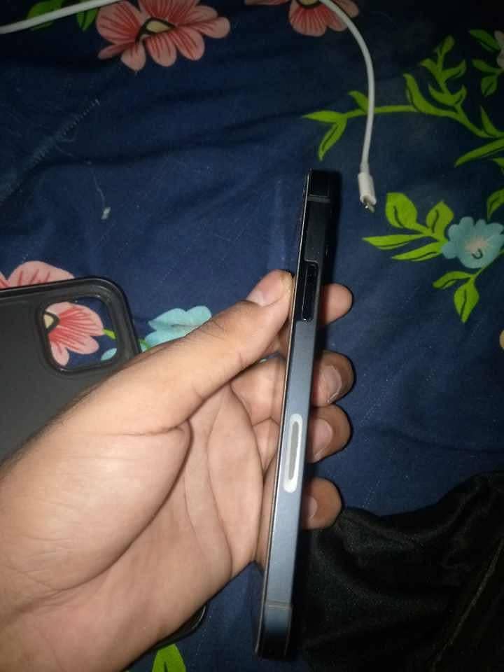 Apple iPhone 12 5