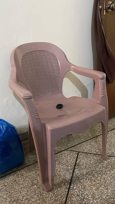 PLASTIC CHAIRS BRAND : VIP & LADDER TOTAL 11 CHAIRS
