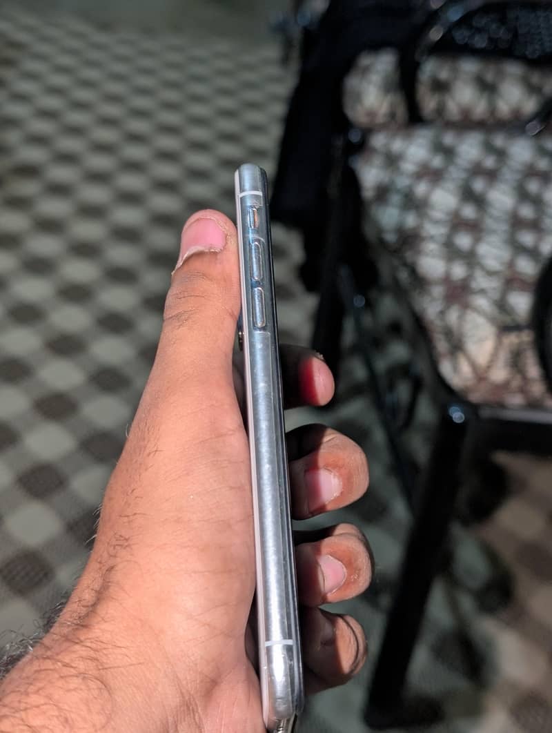Apple iPhone X 3