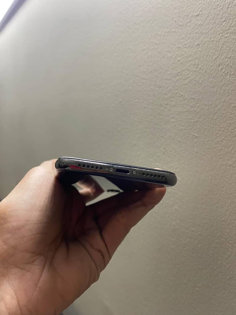 Apple iPhone X 4