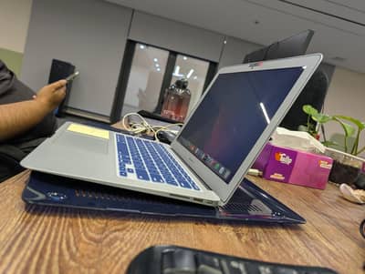 MacBook Air 2017 10/10 from Dubai
