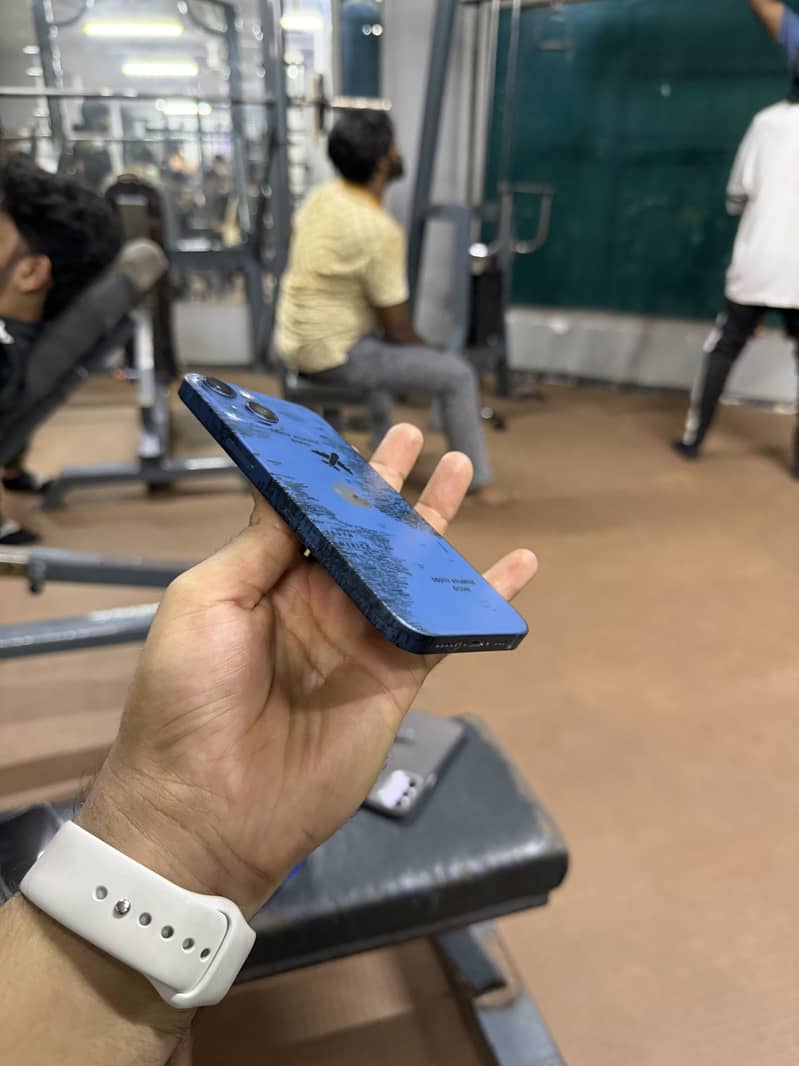 Apple iPhone 13 6