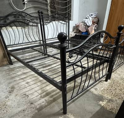 Iron 2 beds