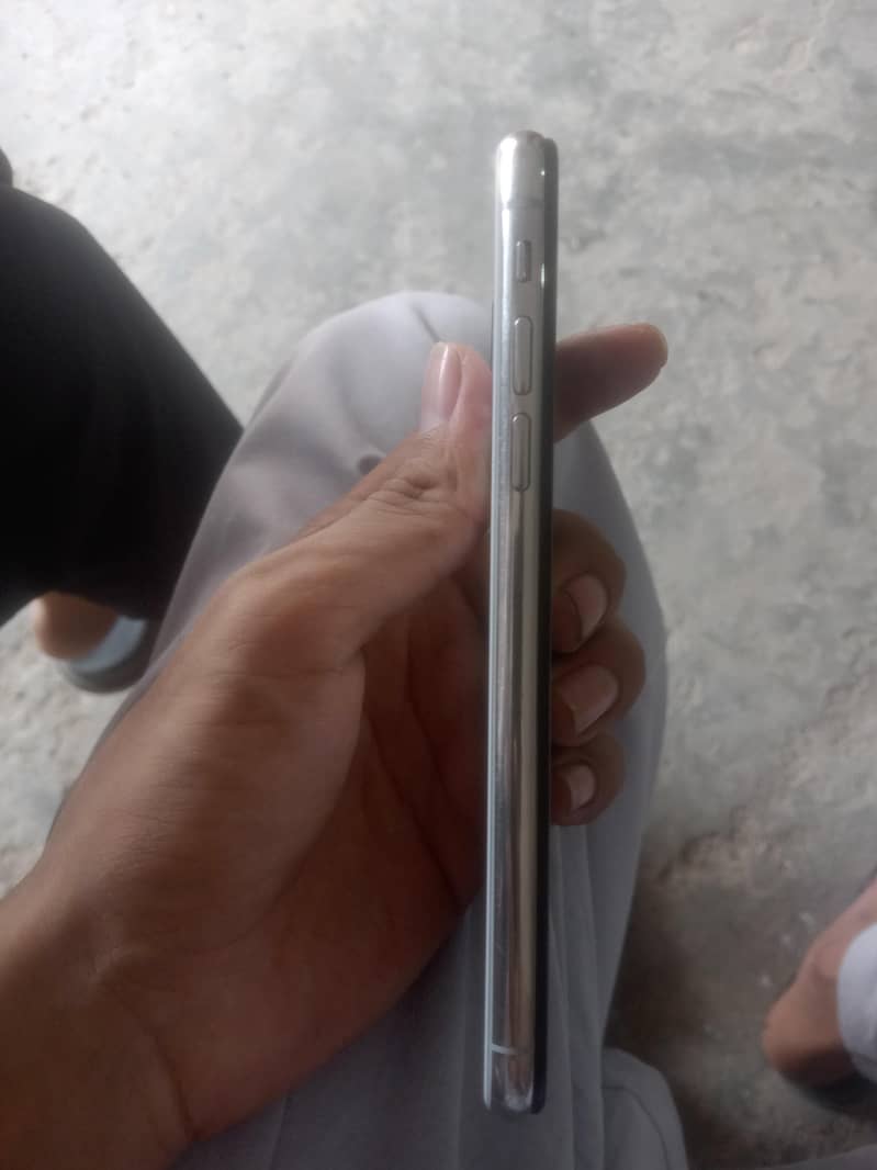 Apple iPhone X 3