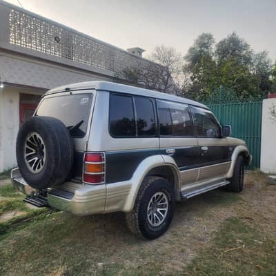 Mitsubishi Pajero 1992