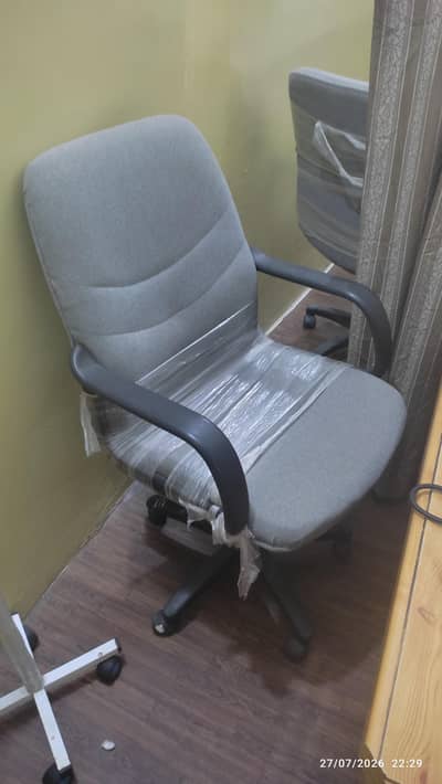 Computer/ Office Table &  Office Chair for Sale – Excellent Condition