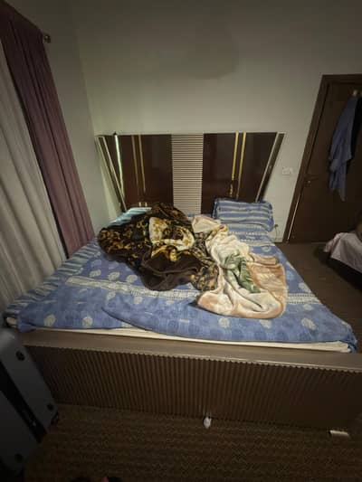 Bed set with dressing table and spring mattress