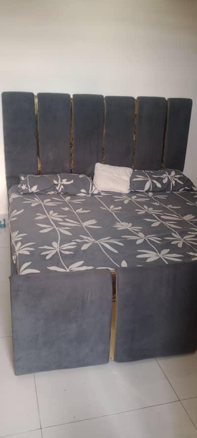 Velvet bed