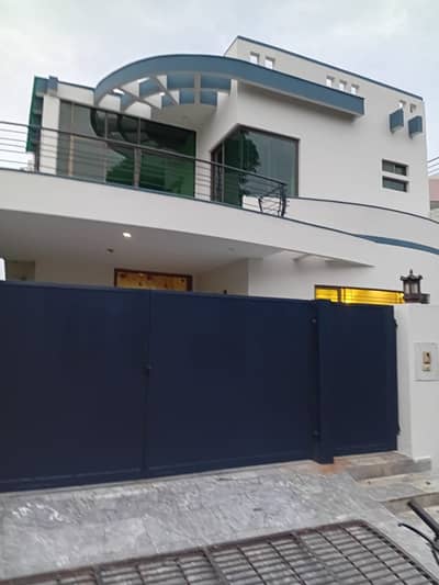 10 Marla Top Location Owner Build House For Sale In Punjab Coop Housing Society Near DHA Phase 4