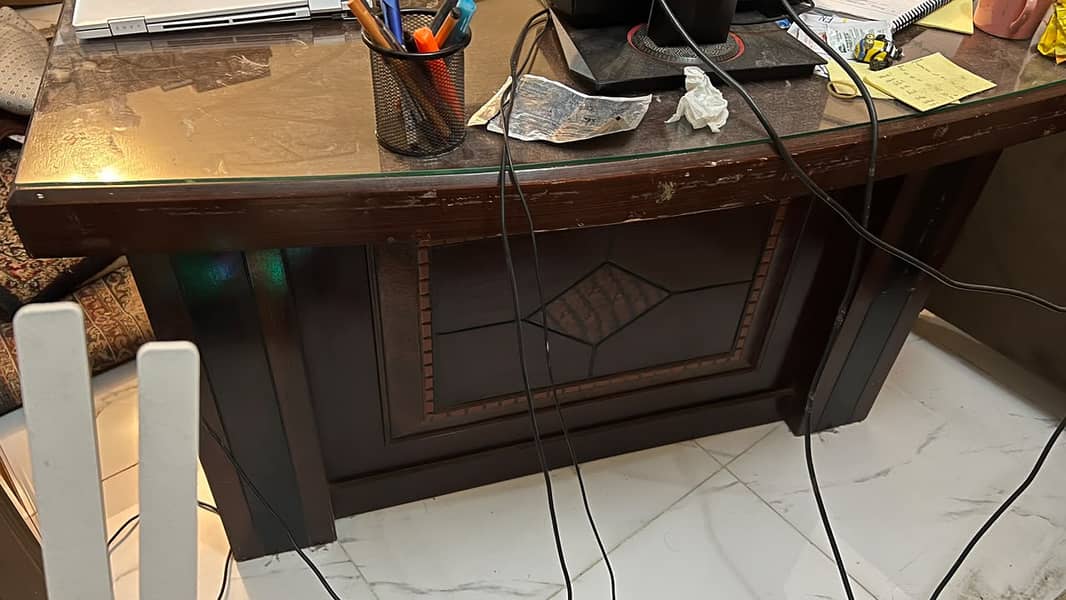 Executive Table with Heavy Built. 0