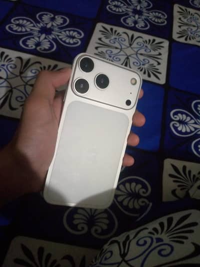 Apple iPhone XR converted 17 pro
