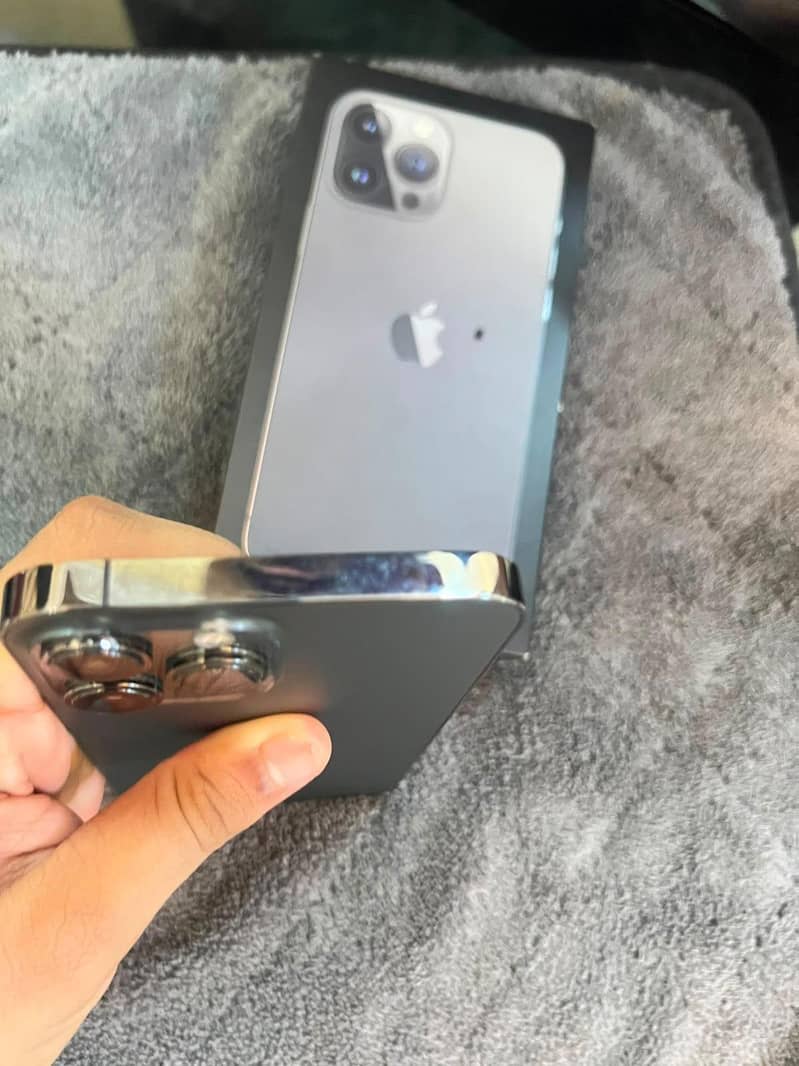 Apple iPhone 13 pro max 2